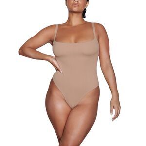 SKIMS Fits Everybody Square Neck Bodysuit - Size Medium - Sienna